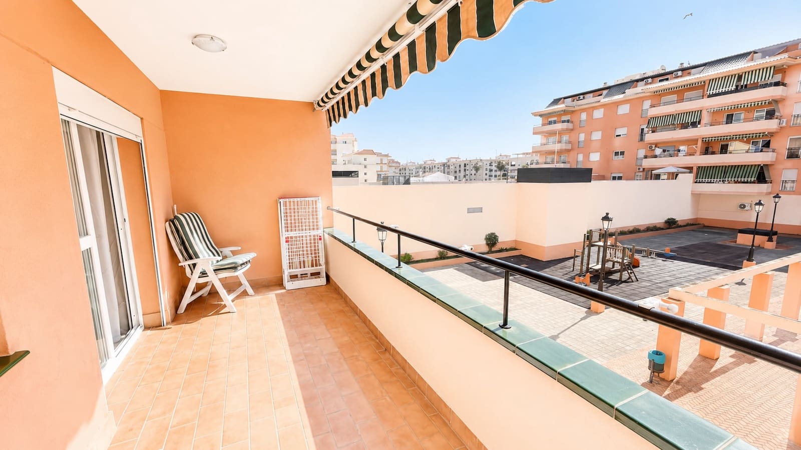 2 quarto Apartamento para venda em San Luis de Sabinillas com garagem - 250 000 € (Ref: 9949384)