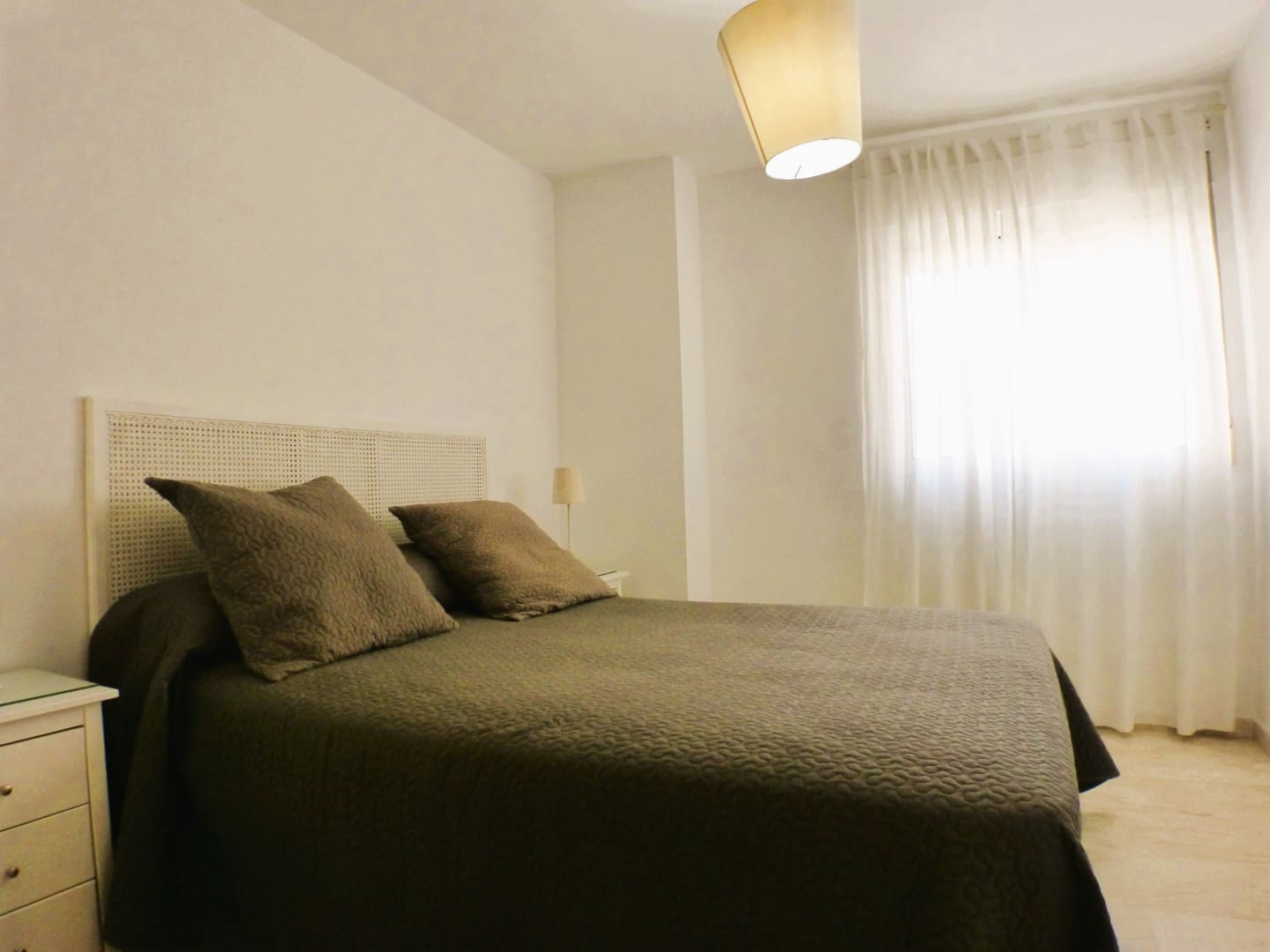 3 soveværelse Lejlighed til leje i Alicante by med garage - € 1.225 (Ref: 10005923)