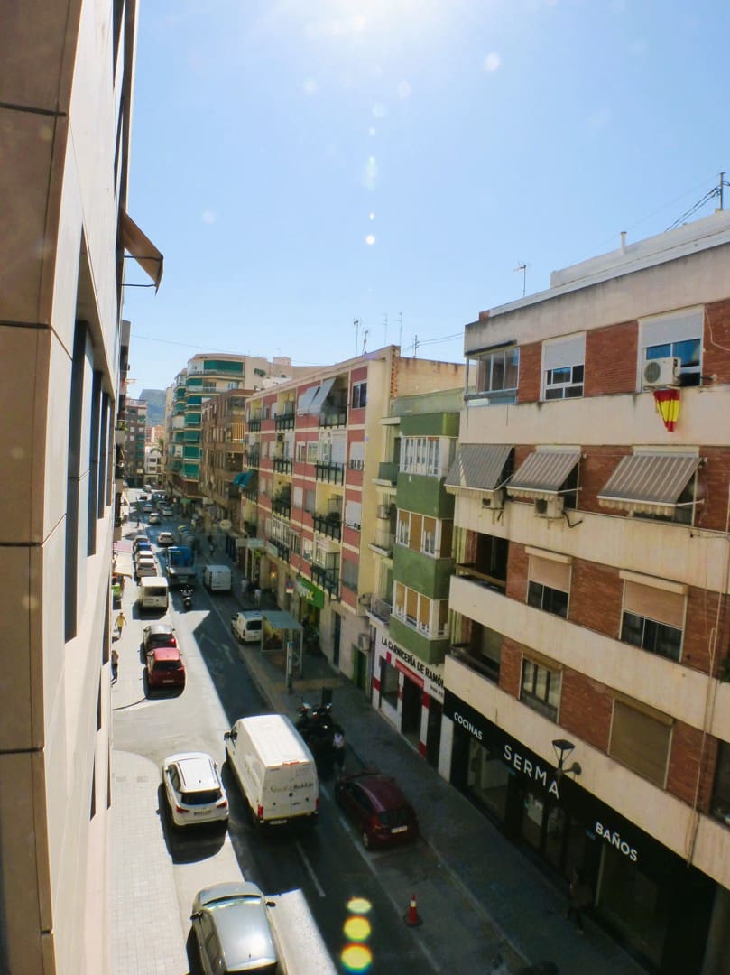 3 soveværelse Lejlighed til leje i Alicante by med garage - € 1.225 (Ref: 10005923)