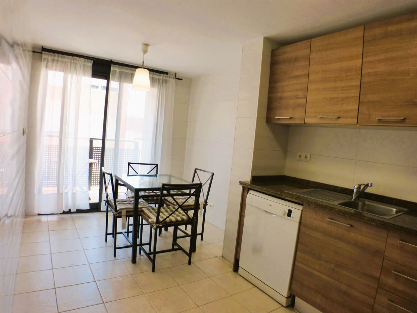 3 soveværelse Lejlighed til leje i Alicante by med garage - € 1.225 (Ref: 10005923)