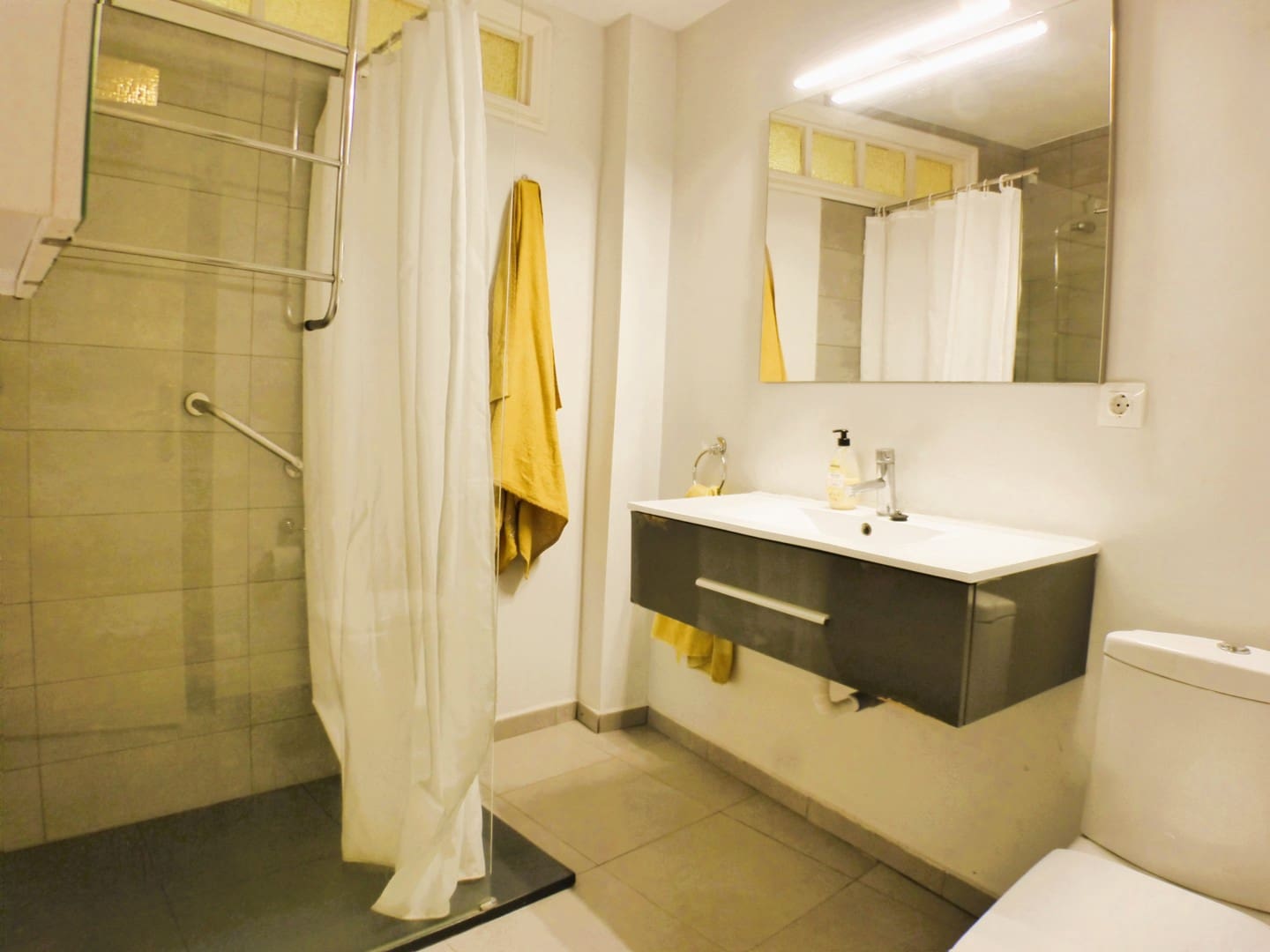 Appartement de 3 chambres à louer à Alicante ville - 1 200 € (Ref: 10150558)