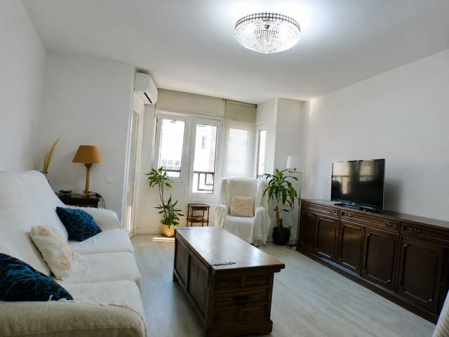 Appartement de 3 chambres à louer à Barrio del Centro, Alicante ville - 1 200 € (Ref: 10150558)