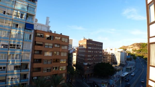 Appartement de 3 chambres à louer à Barrio del Centro, Alicante ville - 1 200 € (Ref: 10150558)