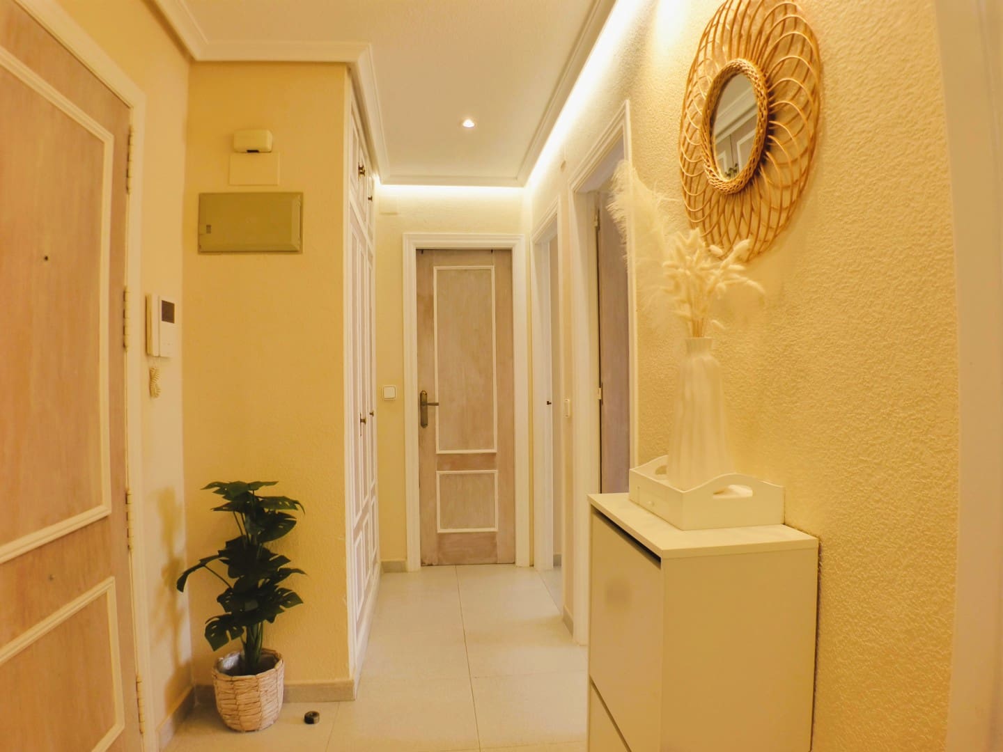 2 soverom Leilighet til leie i Playa de Muchavista med svømmebasseng garasje - € 1 250 (Ref: 10162246)