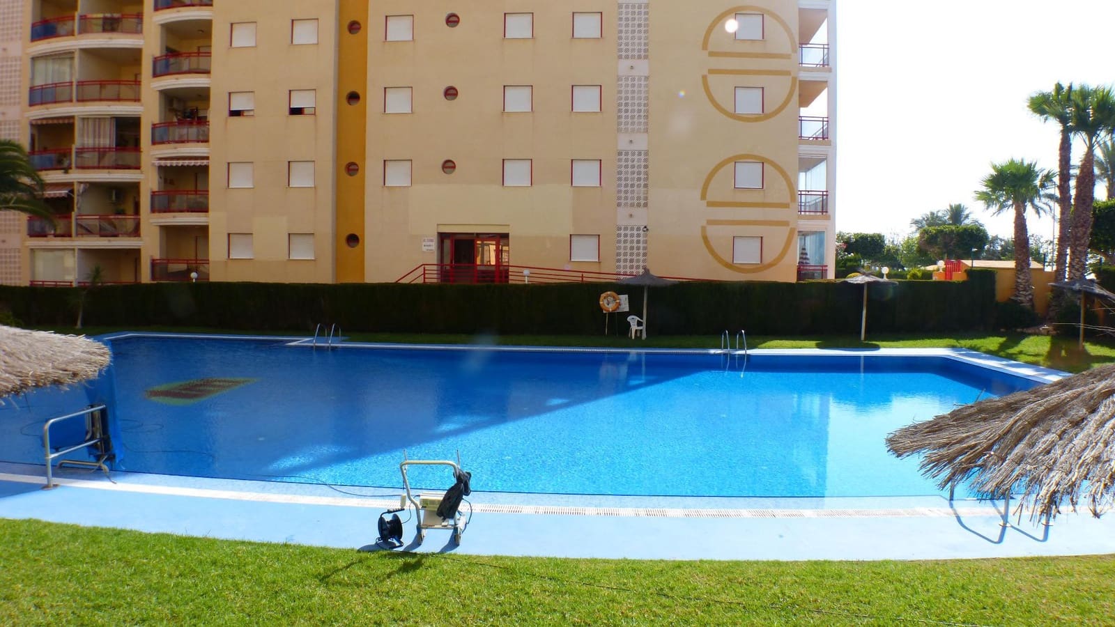 2 bedroom Apartment for sale in La Villajoyosa / Vila Joiosa with pool - € 269,000 (Ref: 8647006)