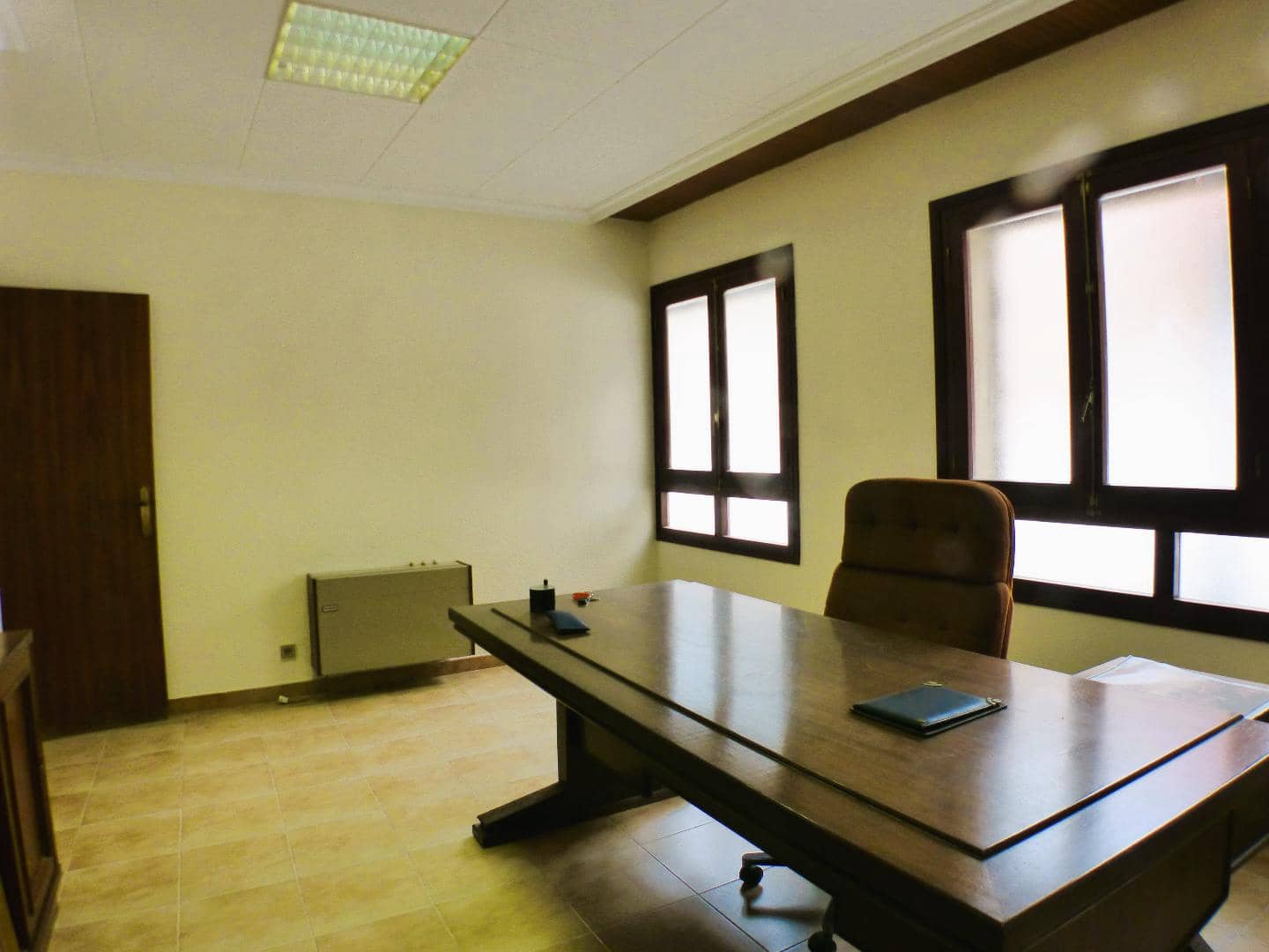 Kommersiell til salgs i Alicante by - € 155 000 (Ref: 9040947)