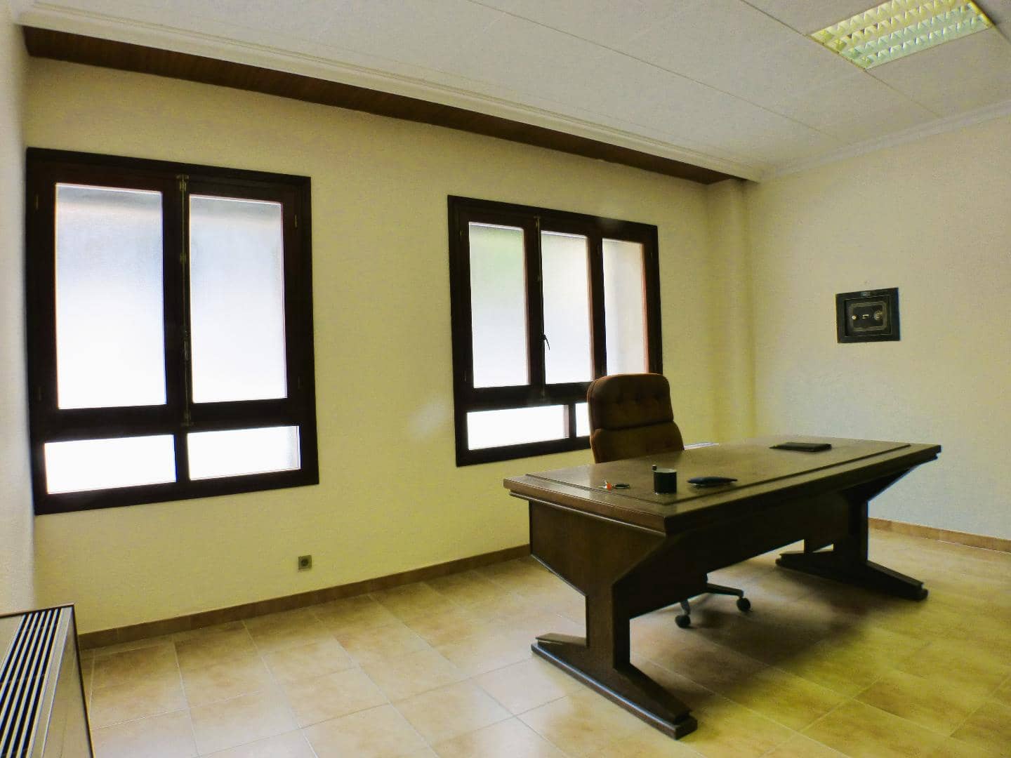 Kommersiell til salgs i Alicante by - € 155 000 (Ref: 9040947)