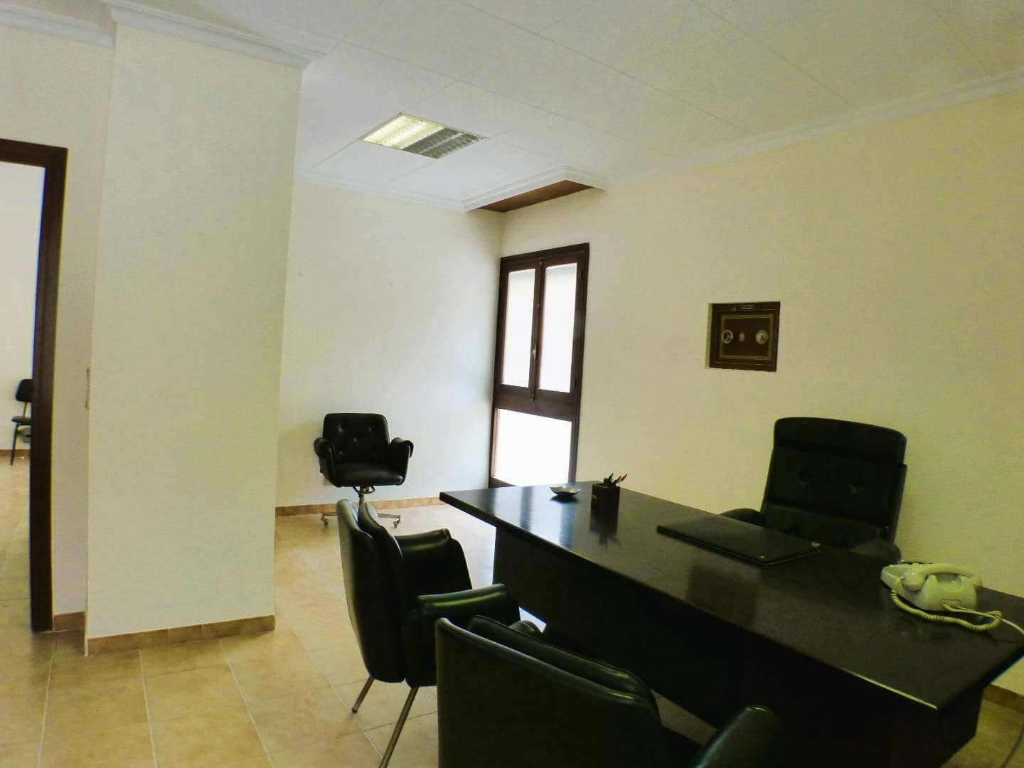 Kommersiell til salgs i Alicante by - € 155 000 (Ref: 9040947)