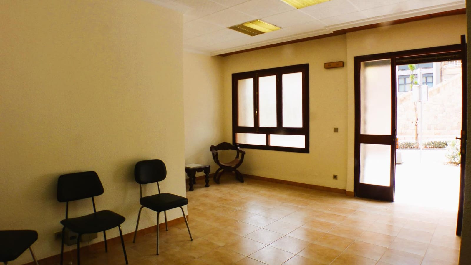 Kommersiell til salgs i Alicante by - € 155 000 (Ref: 9040947)