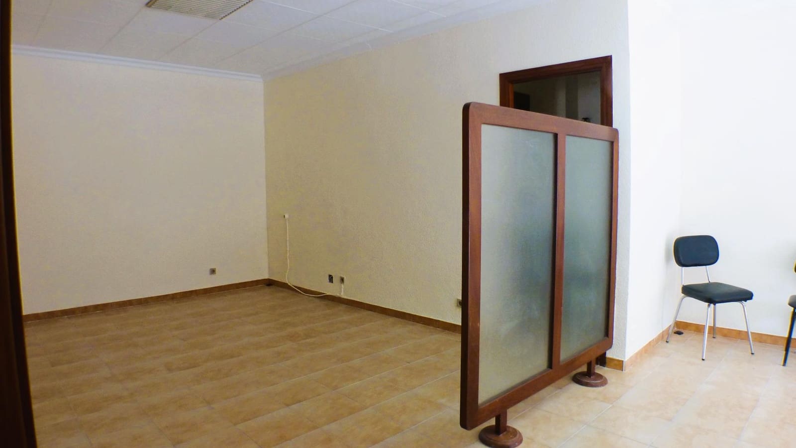 Kommersiell til salgs i Alicante by - € 155 000 (Ref: 9040947)