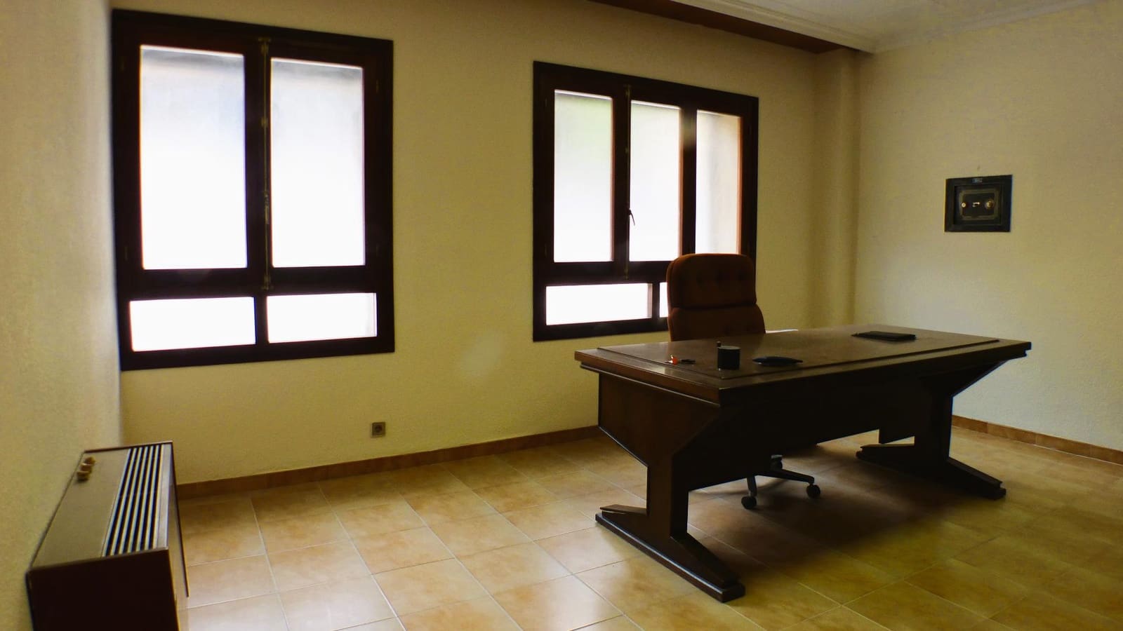 Kommersiell til salgs i Alicante by - € 155 000 (Ref: 9040947)