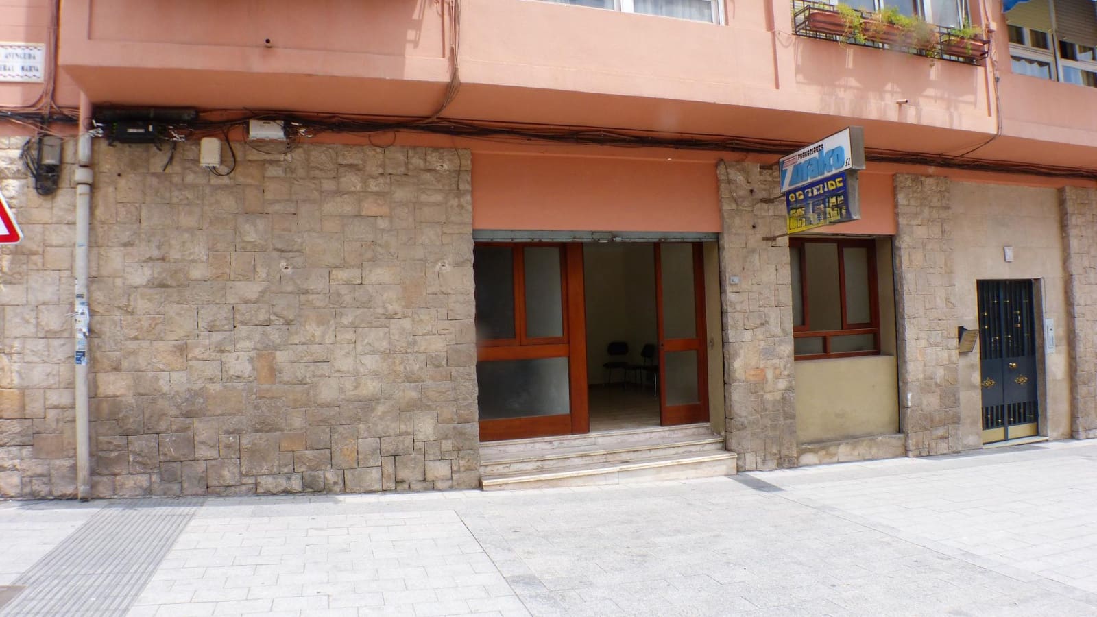 Kommersiell til salgs i Alicante by - € 155 000 (Ref: 9040947)