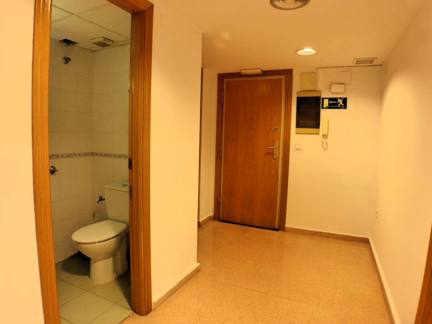 Toimisto vuokrattavana paikassa Alicante kaupunki - 750 € (Ref: 9419955)