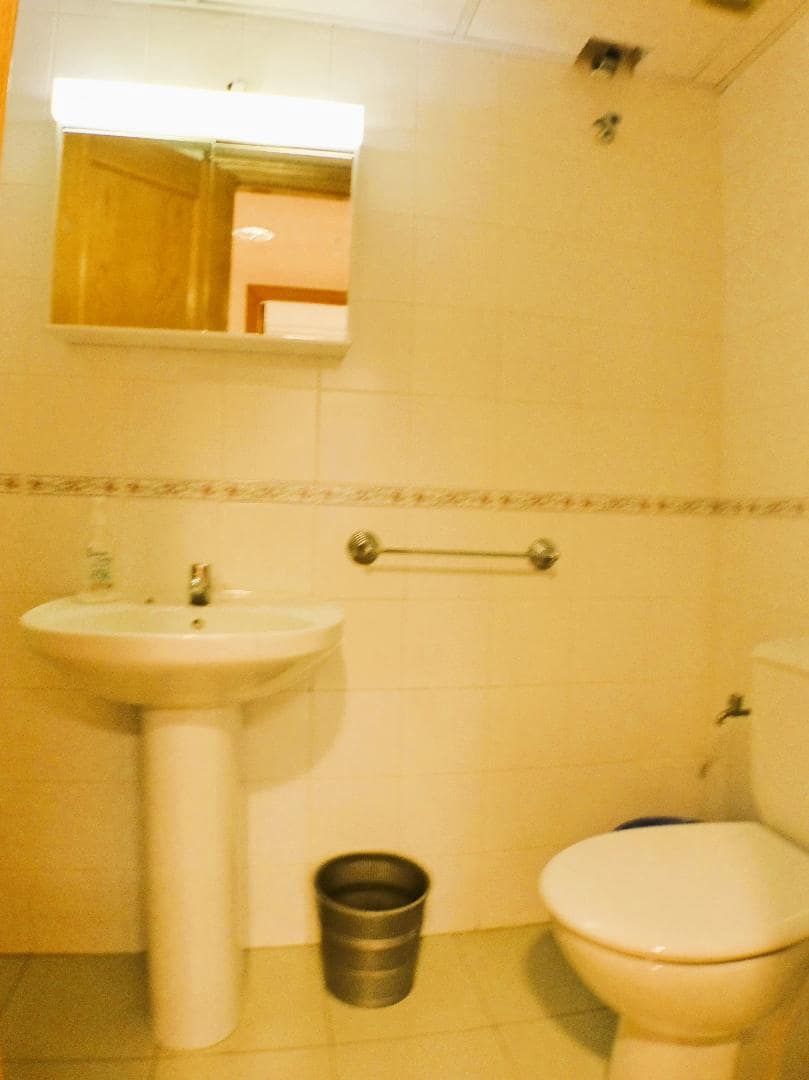 Toimisto vuokrattavana paikassa Alicante kaupunki - 750 € (Ref: 9419955)