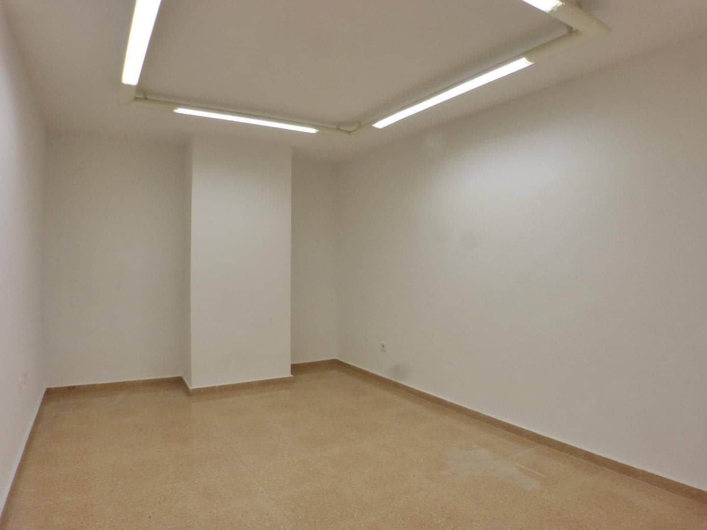 Toimisto vuokrattavana paikassa Alicante kaupunki - 750 € (Ref: 9419955)