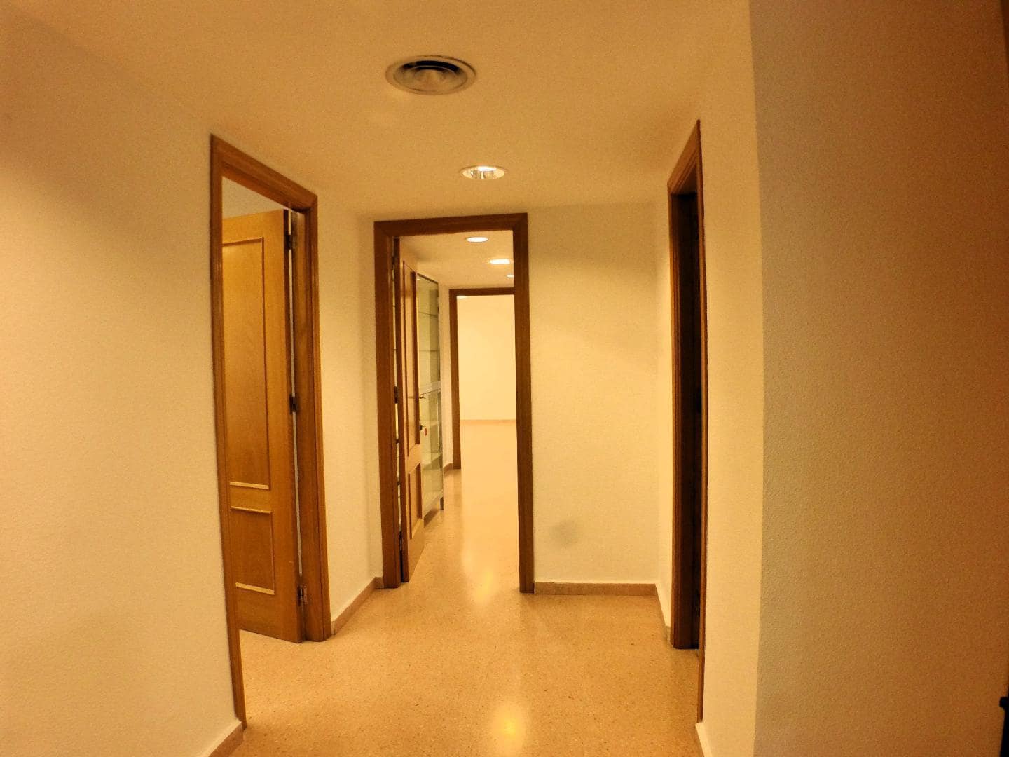 Toimisto vuokrattavana paikassa Alicante kaupunki - 750 € (Ref: 9419955)