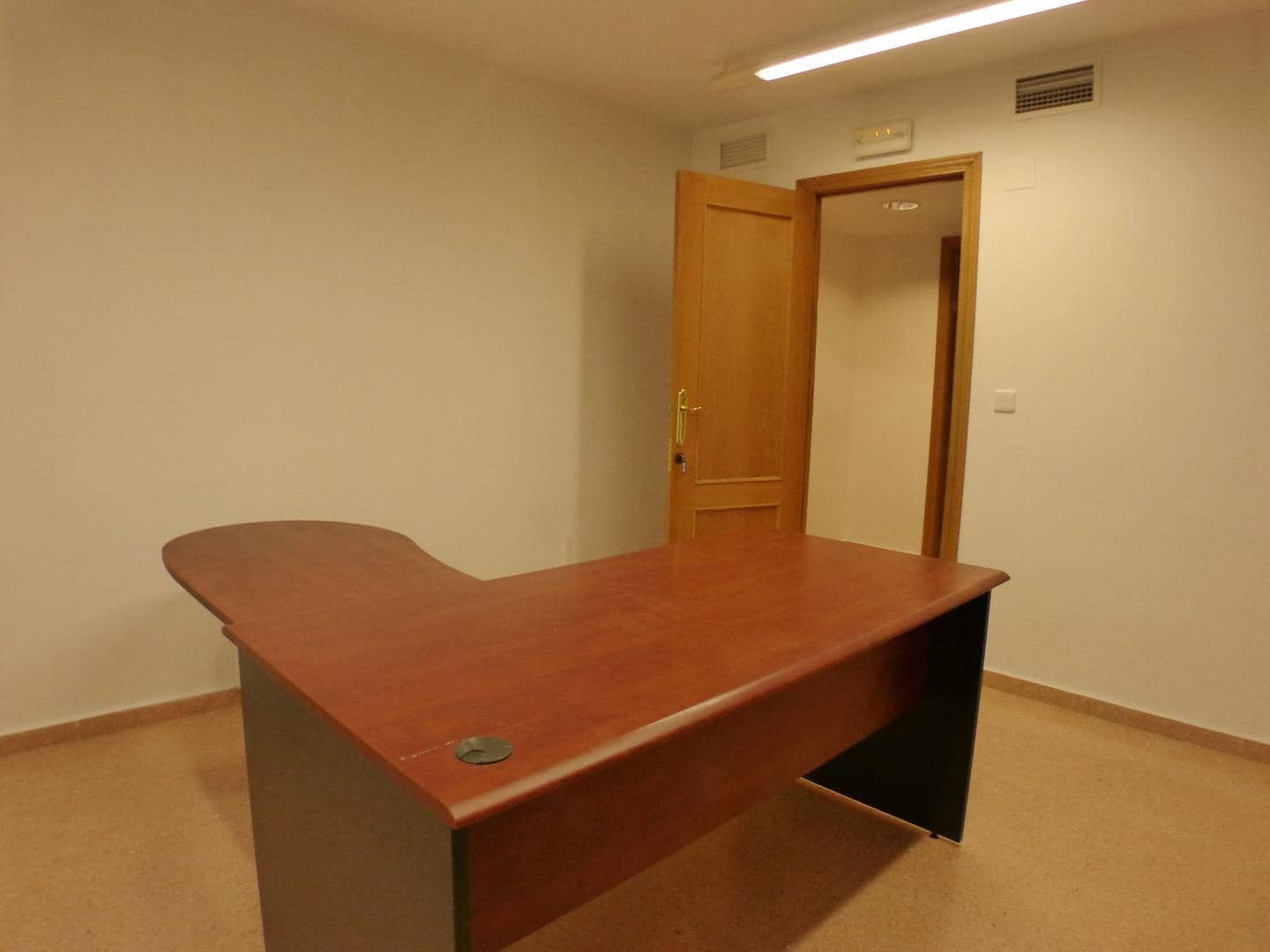 Toimisto vuokrattavana paikassa Alicante kaupunki - 750 € (Ref: 9419955)