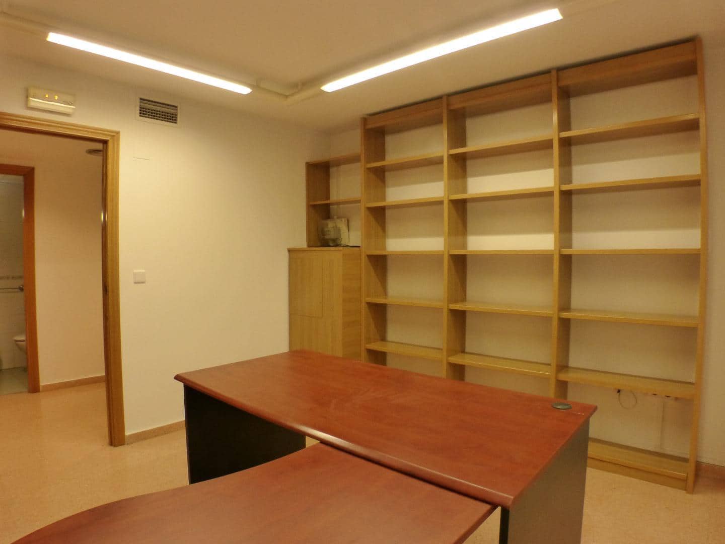 Toimisto vuokrattavana paikassa Alicante kaupunki - 750 € (Ref: 9419955)