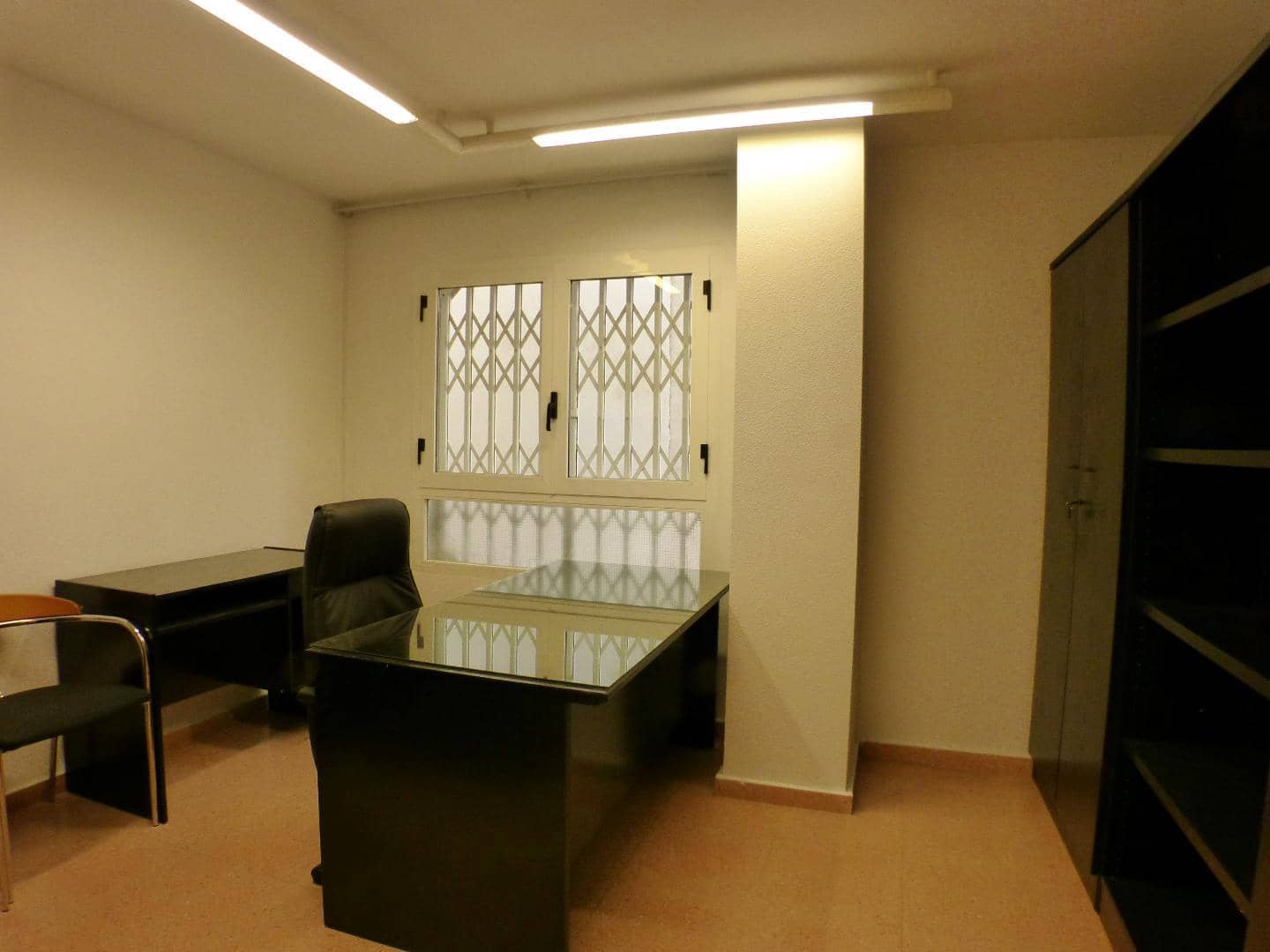 Toimisto vuokrattavana paikassa Alicante kaupunki - 750 € (Ref: 9419955)