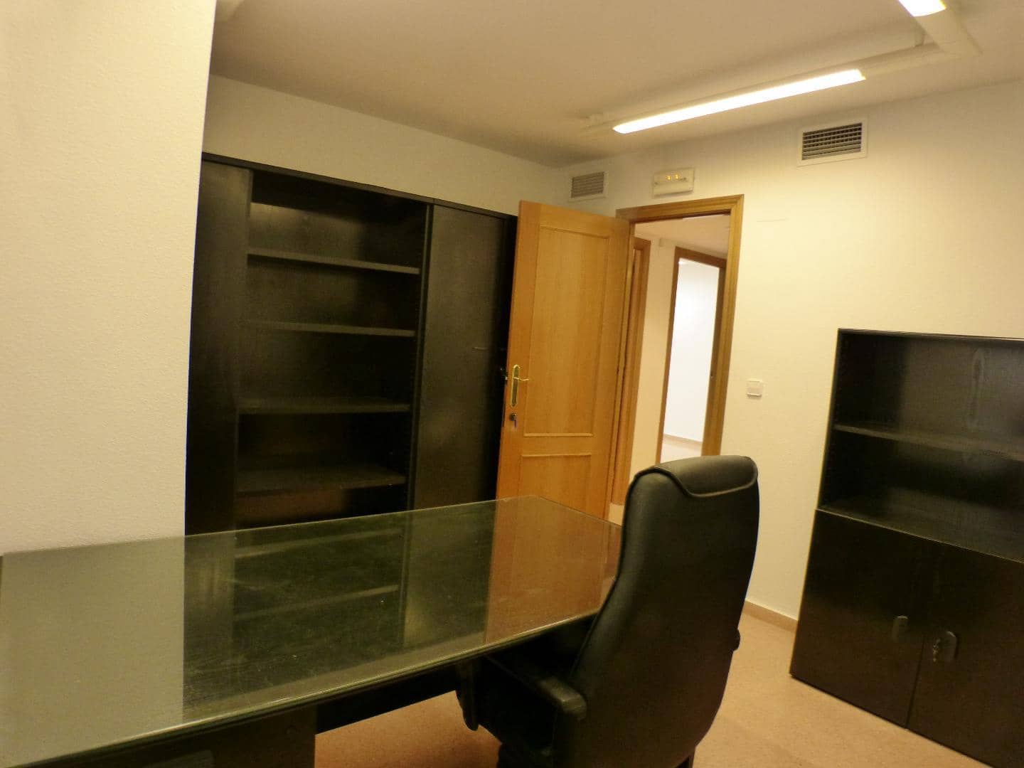 Toimisto vuokrattavana paikassa Alicante kaupunki - 750 € (Ref: 9419955)