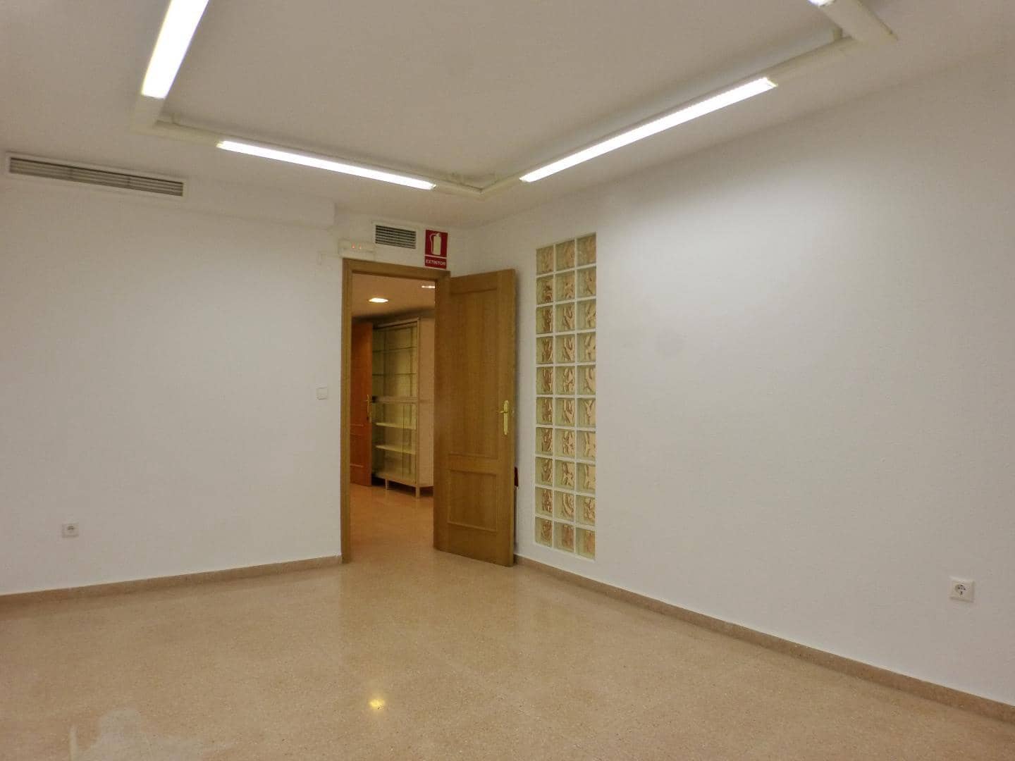 Toimisto vuokrattavana paikassa Alicante kaupunki - 750 € (Ref: 9419955)