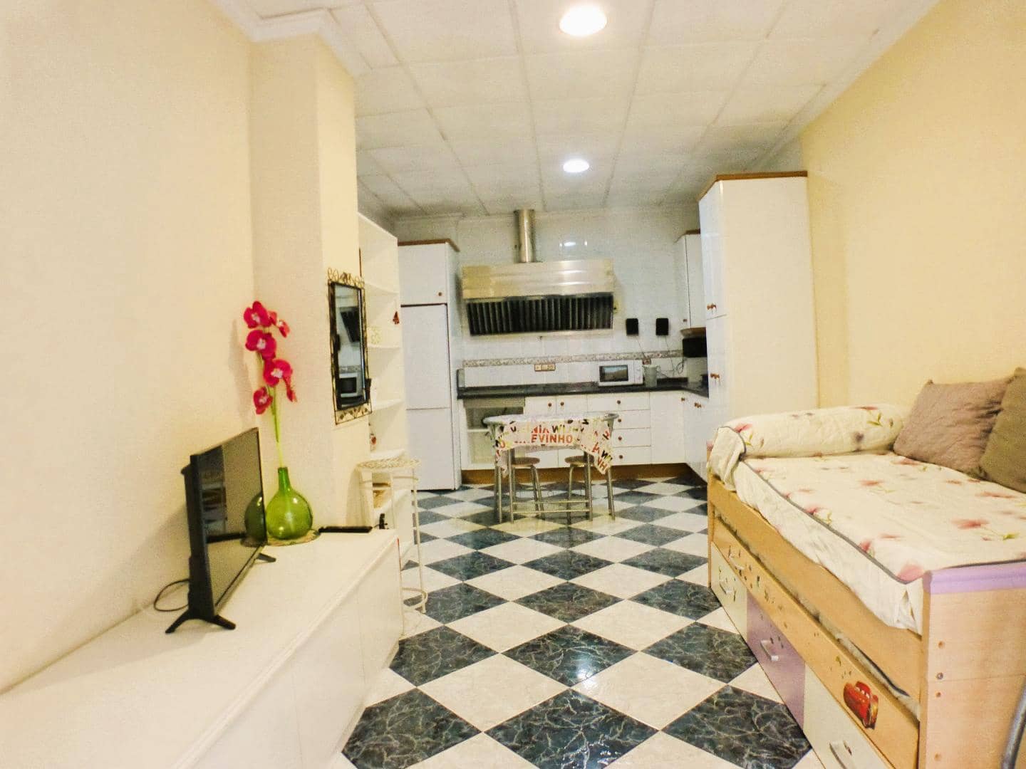 1 bedroom Flat for rent in Alicante / Alacant city - € 700 (Ref: 9451640)