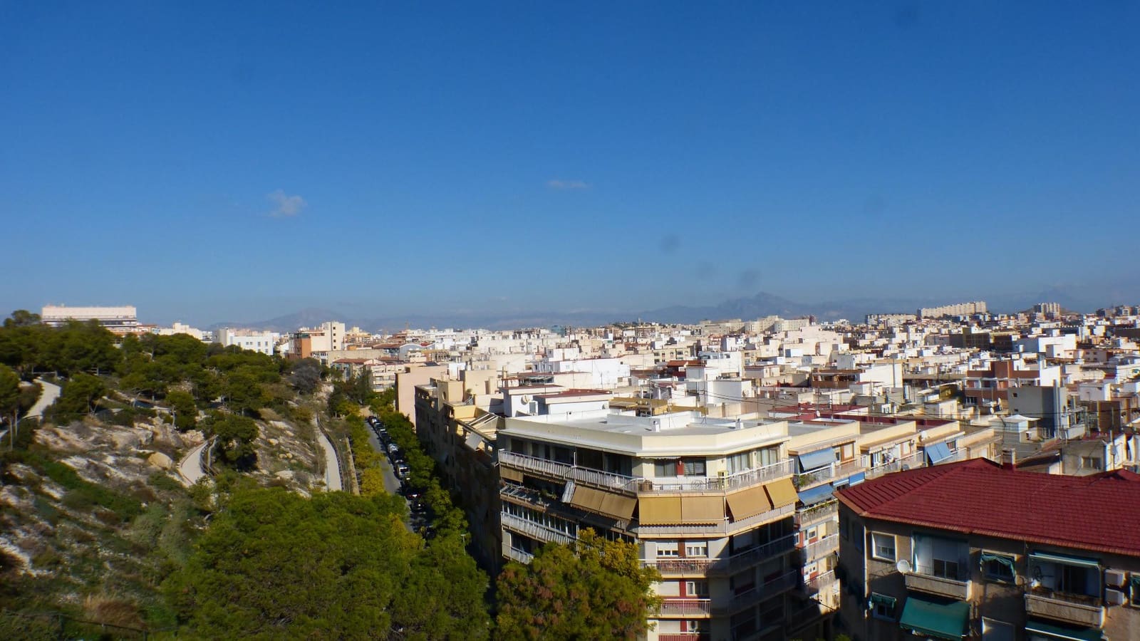 1 bedroom Flat for rent in Alicante / Alacant city - € 700 (Ref: 9451640)