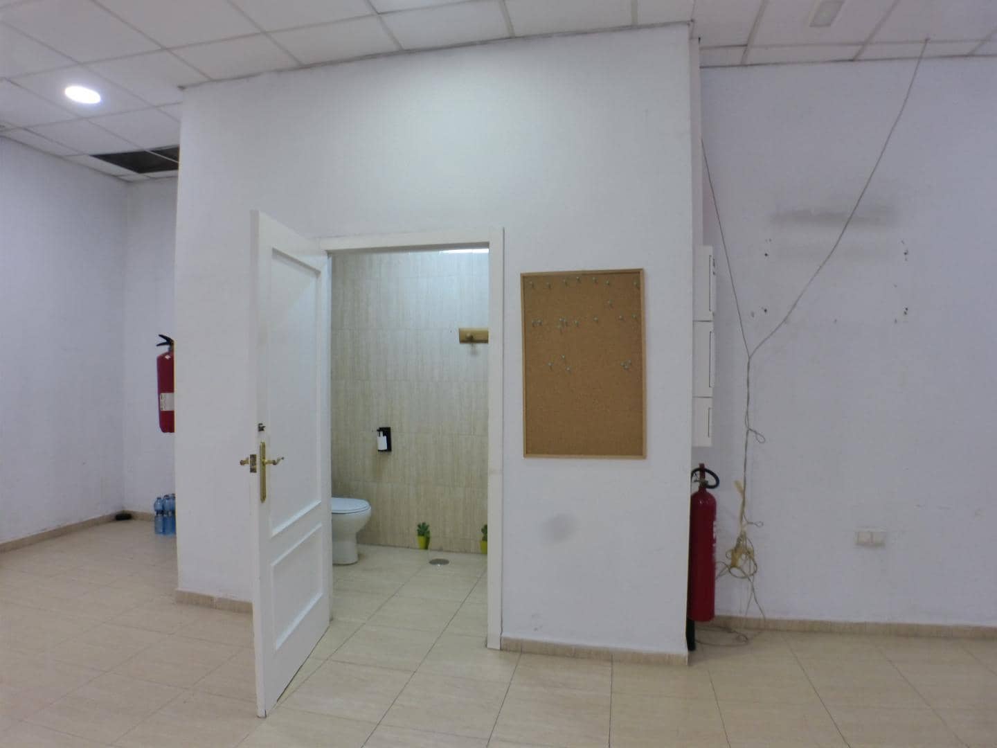 Commercieel te huur in Alicante stad - € 1.350 (Ref: 9468125)
