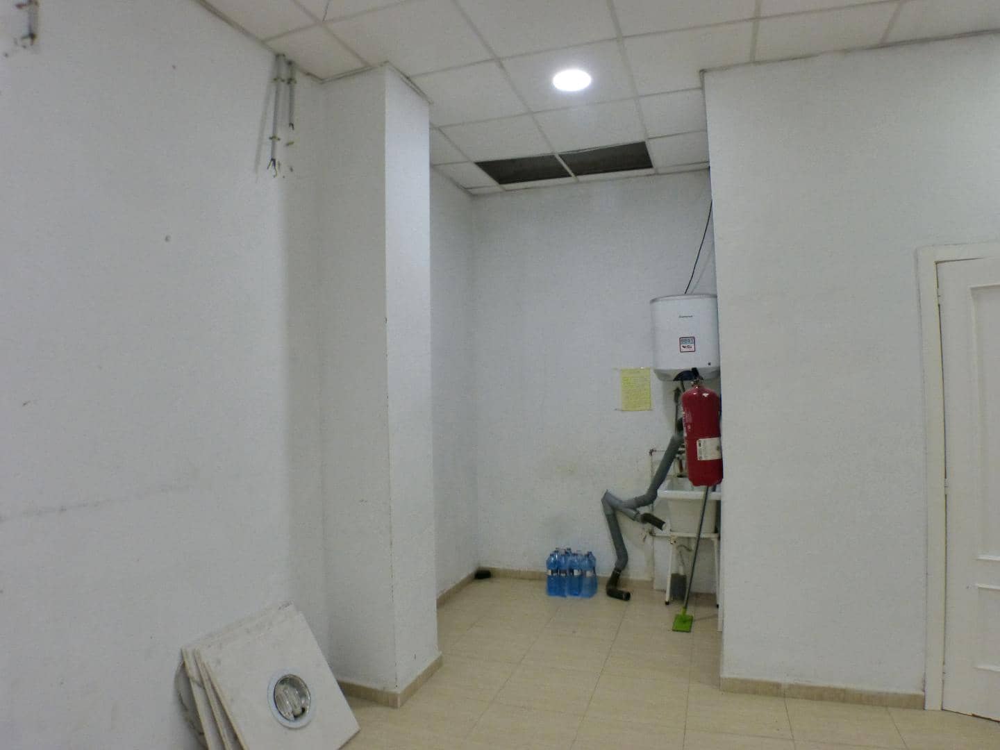 Commercieel te huur in Alicante stad - € 1.350 (Ref: 9468125)