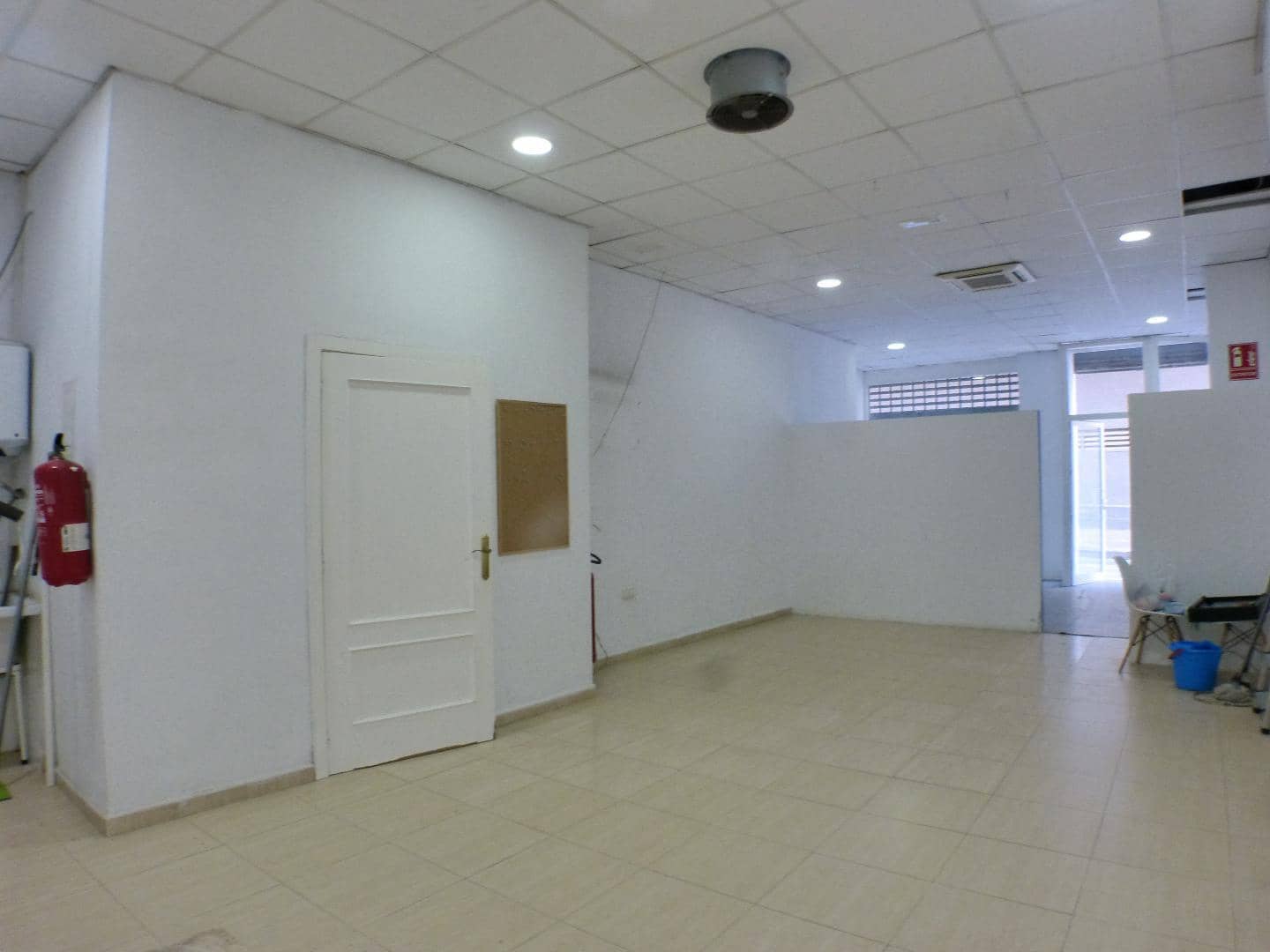 Commercieel te huur in Alicante stad - € 1.350 (Ref: 9468125)