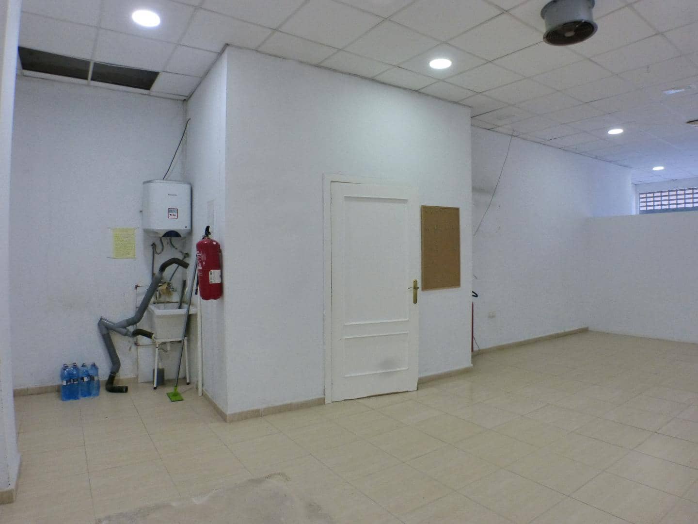 Commercieel te huur in Alicante stad - € 1.350 (Ref: 9468125)