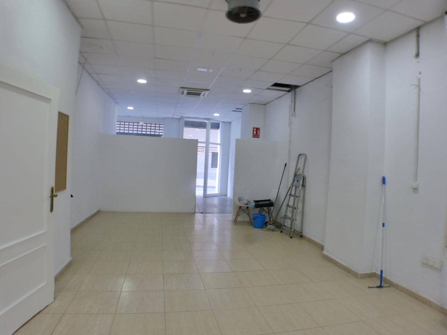 Commercieel te huur in Alicante stad - € 1.350 (Ref: 9468125)