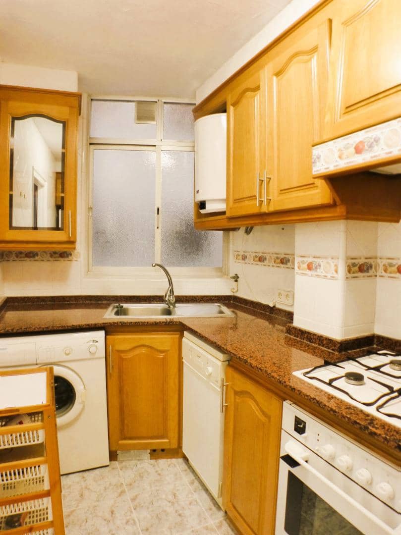 4 sovrum Lägenhet att hyra i Alicante stad - 1 200 € (Ref: 9510146)