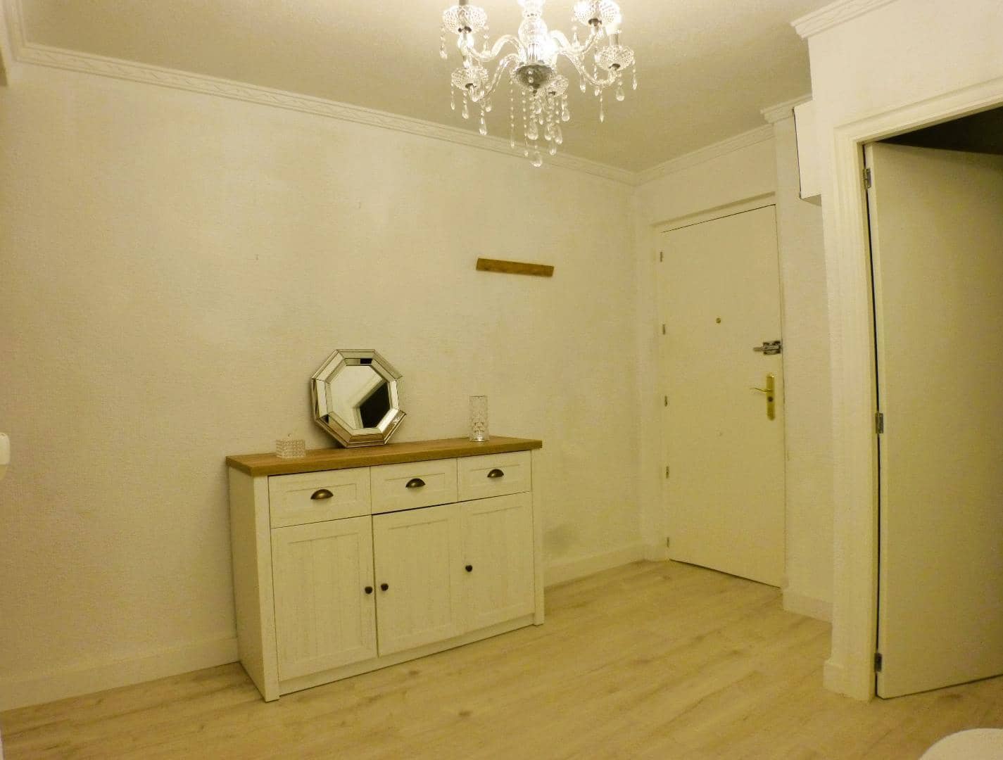 4 sovrum Lägenhet att hyra i Alicante stad - 1 200 € (Ref: 9510146)