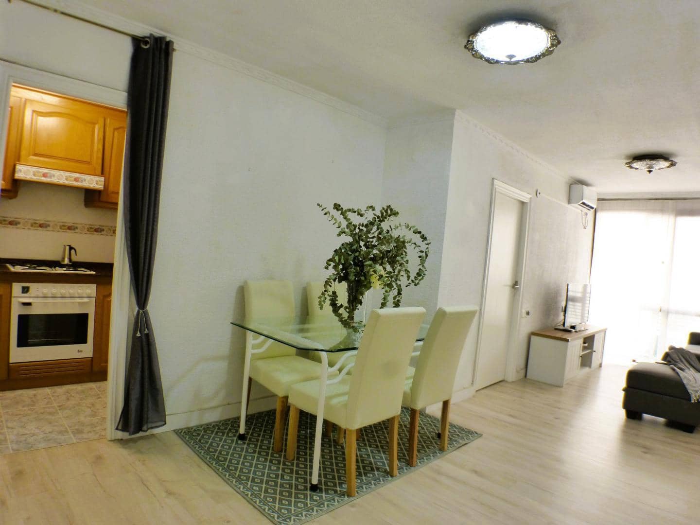 4 sovrum Lägenhet att hyra i Alicante stad - 1 200 € (Ref: 9510146)