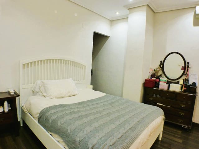 2 soveværelse Lejlighed til salg i Barrio del Centro, Alicante by - € 350.000 (Ref: 9833415)