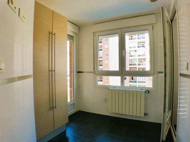 3 makuuhuone Huoneisto vuokrattavana paikassa Paus - Poligono San Blas, Alicante kaupunki - 1 200 € (Ref: 9859072)