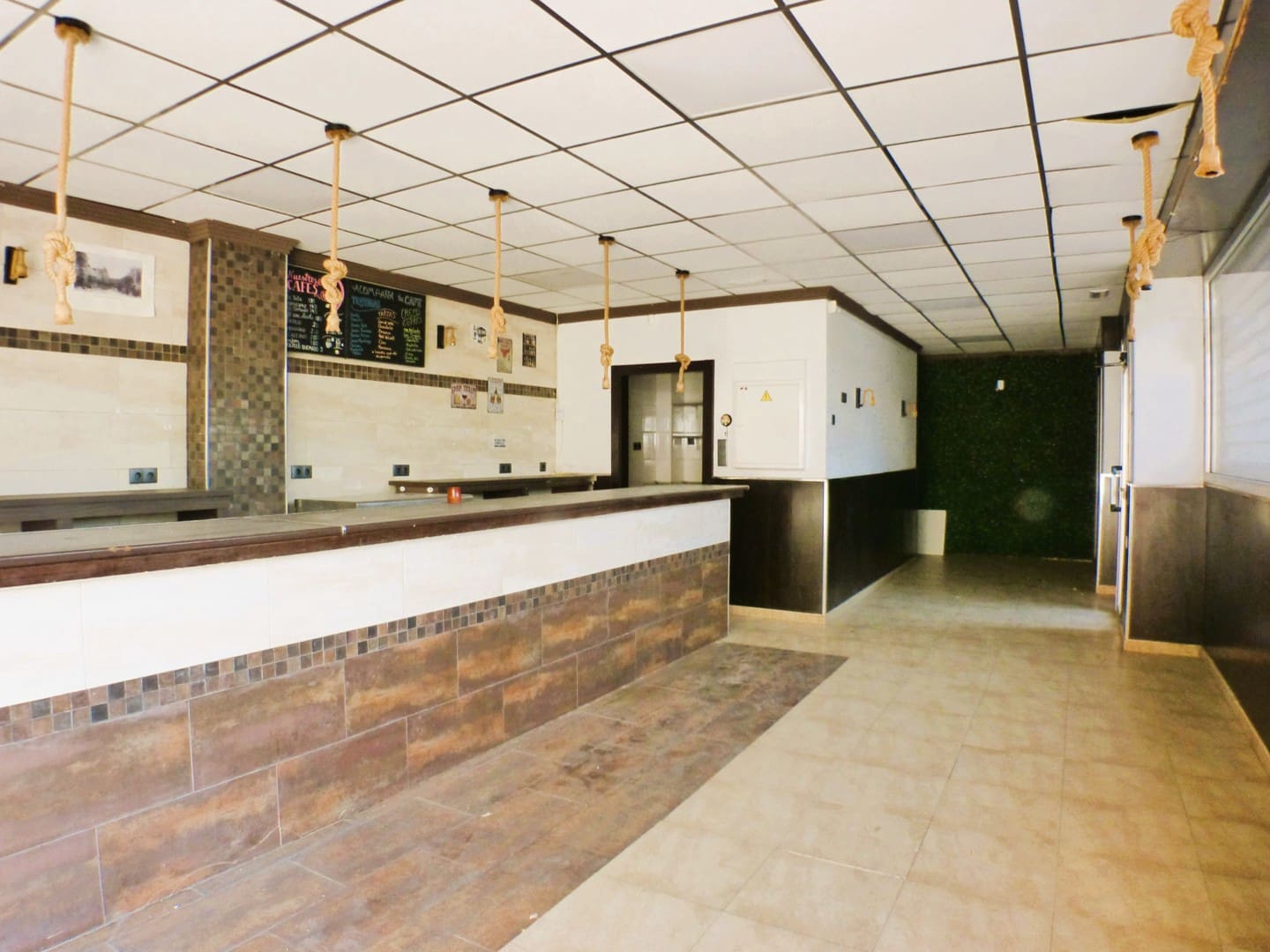 Local Commercial à louer à Alicante ville - 650 € (Ref: 9950756)
