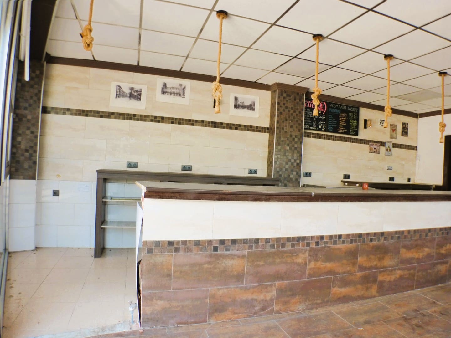 Local Commercial à louer à Alicante ville - 650 € (Ref: 9950756)