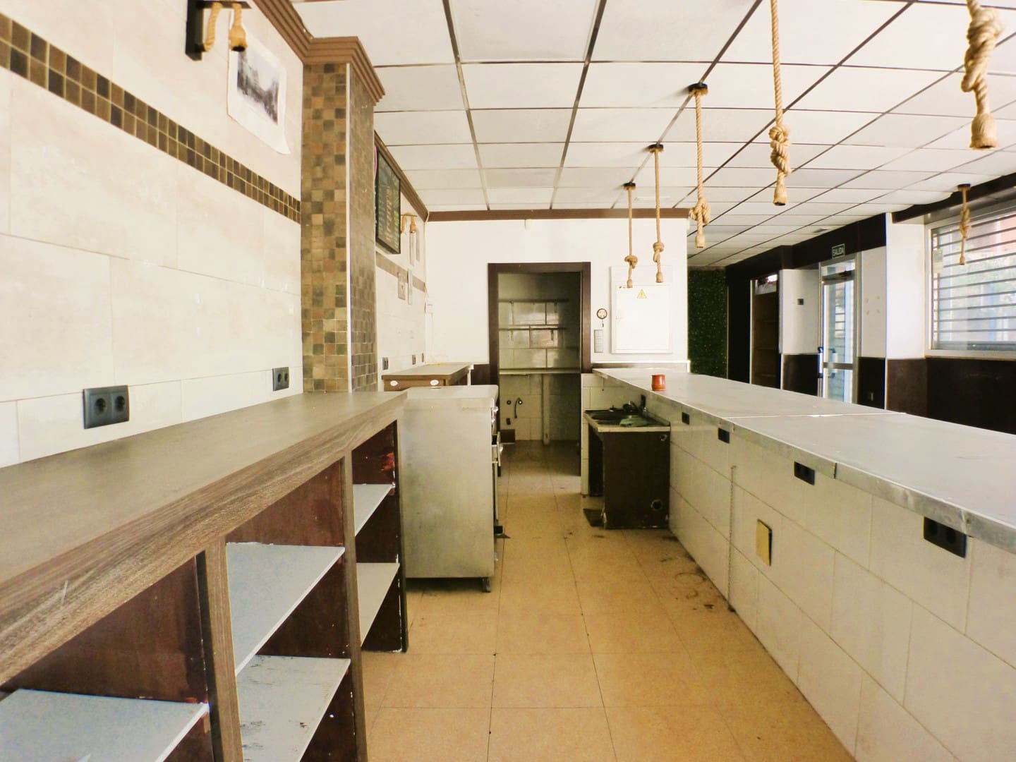 Local Commercial à louer à Alicante ville - 650 € (Ref: 9950756)
