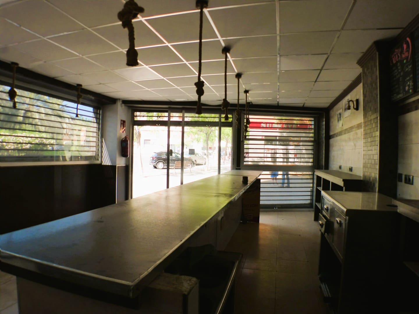 Local Commercial à louer à Alicante ville - 650 € (Ref: 9950756)