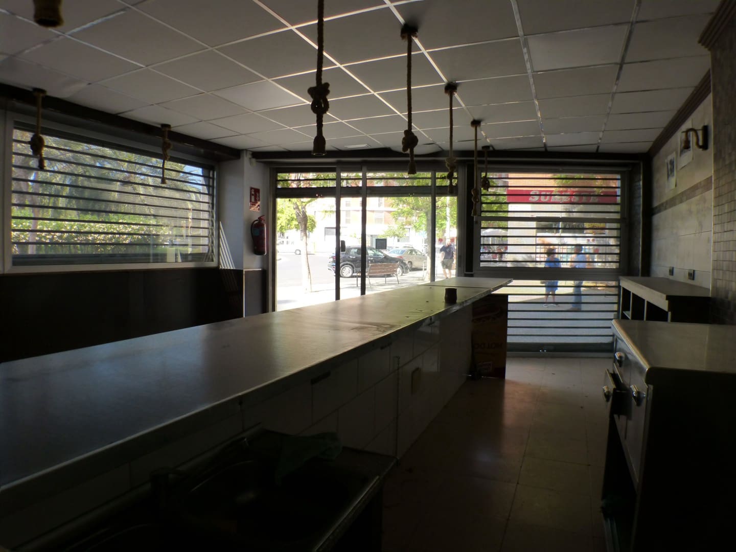 Local Commercial à louer à Alicante ville - 650 € (Ref: 9950756)