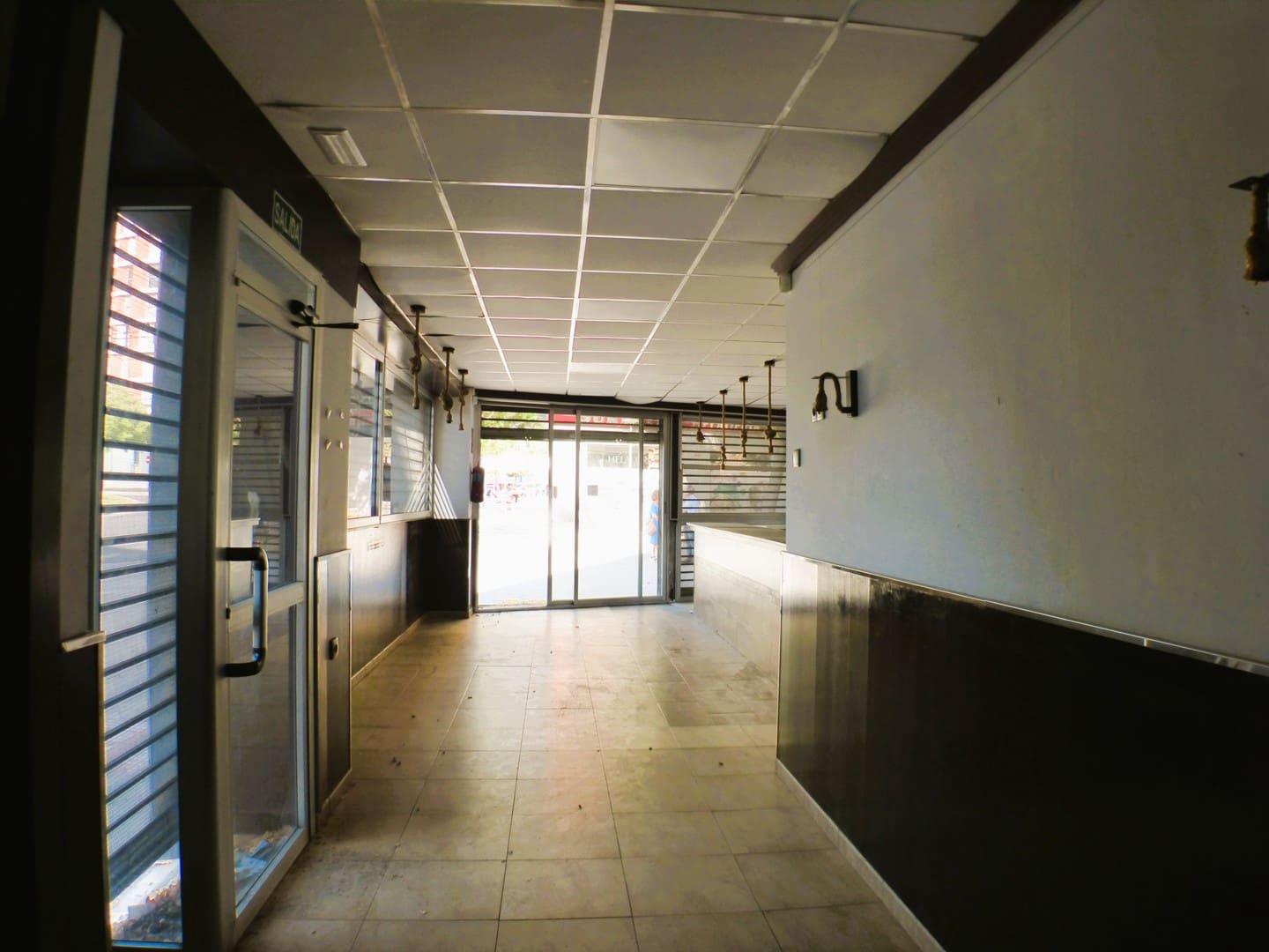 Local Commercial à louer à Alicante ville - 650 € (Ref: 9950756)