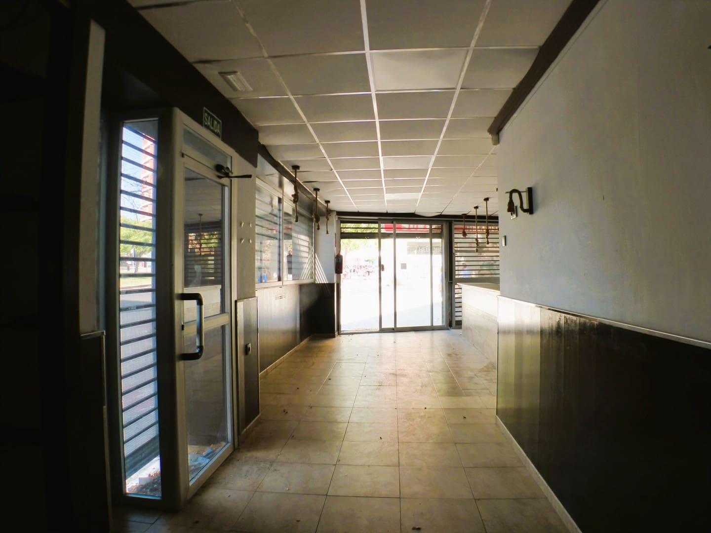 Local Commercial à louer à Alicante ville - 650 € (Ref: 9950756)
