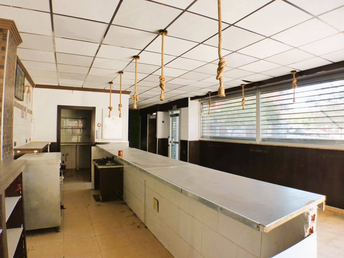 Local Commercial à louer à Alicante ville - 650 € (Ref: 9950756)