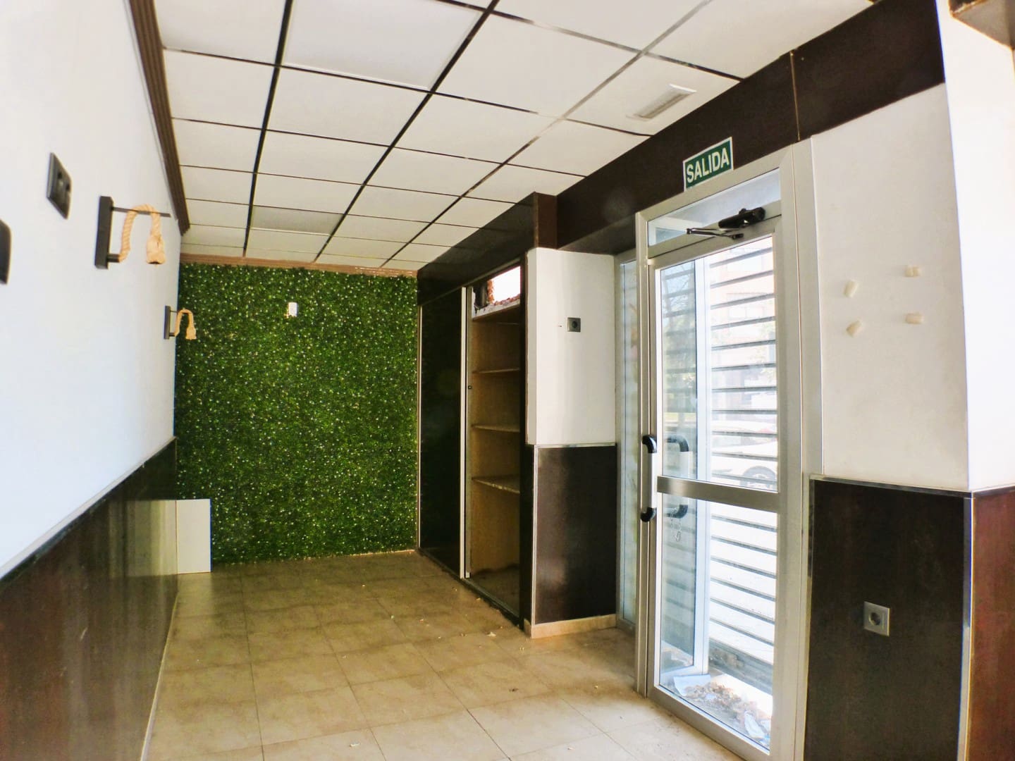 Local Commercial à louer à Alicante ville - 650 € (Ref: 9950756)