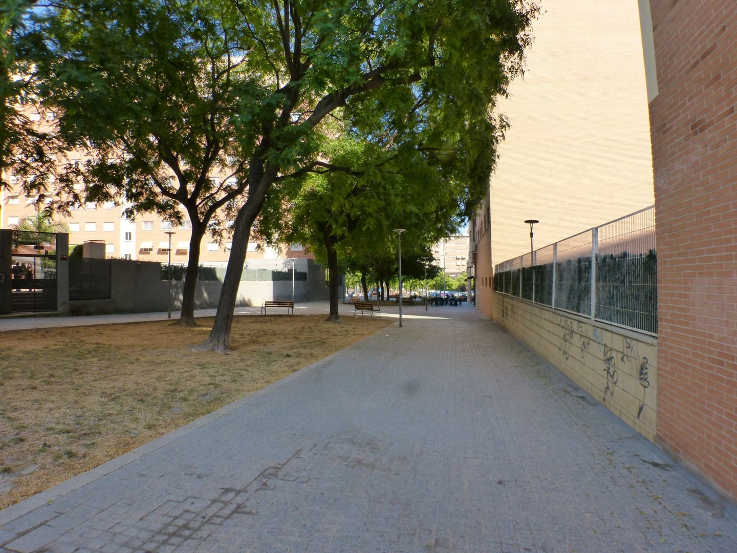 Local Commercial à louer à Alicante ville - 650 € (Ref: 9950756)