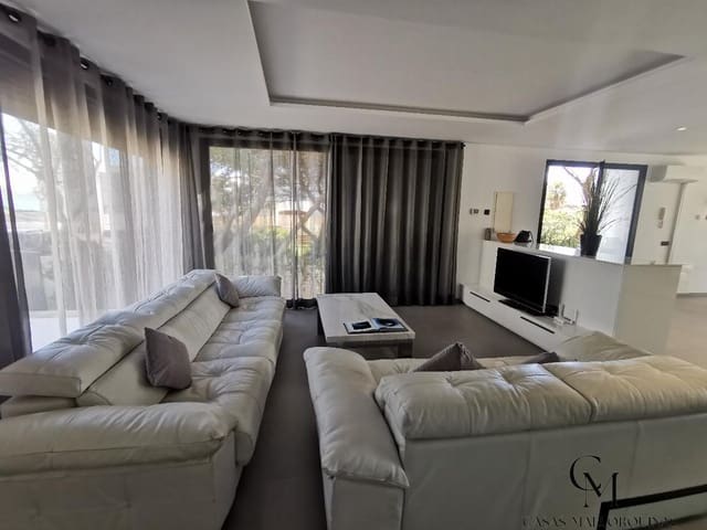 3 slaapkamer Villa te koop in Playas de Muro / Platges de Muro, Muro met garage - € 1.350.000 (Ref: 9996093)