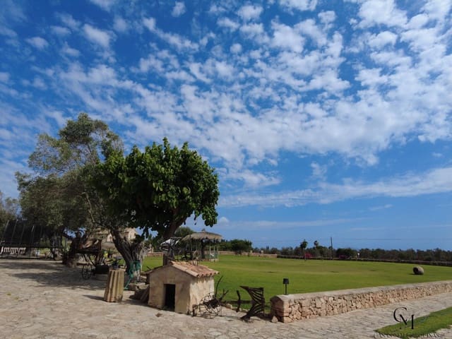 Chalet de 4 habitaciones en Ca'n Picafort, Santa Margalida en venta con piscina - 1.999.000 € (Ref: 9996096)