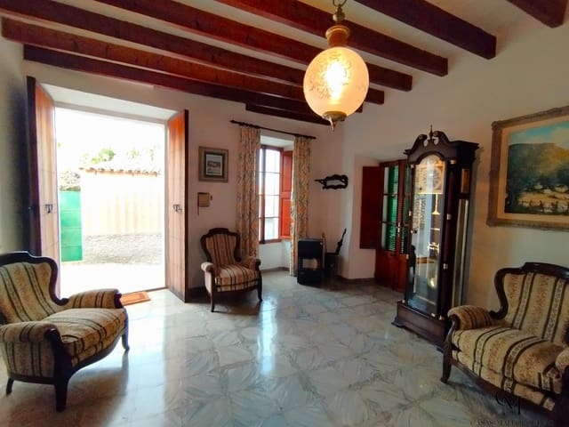 5 slaapkamer Villa te koop in Moscari, Selva met garage - € 595.000 (Ref: 9996135)